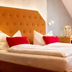 & Restaurant Lengefelder Warte 3*