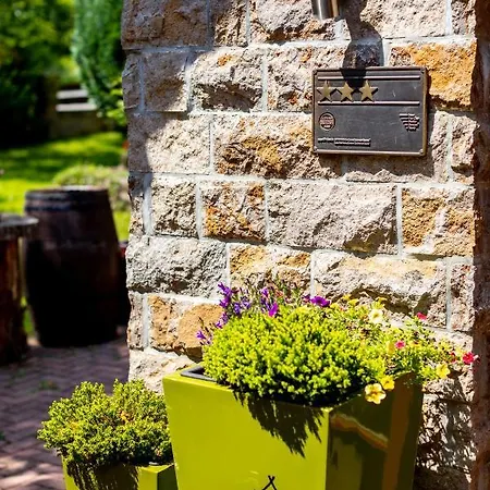 & Restaurant Lengefelder Warte 3*