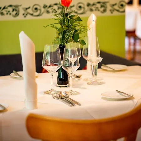 & Restaurant Lengefelder Warte 3*