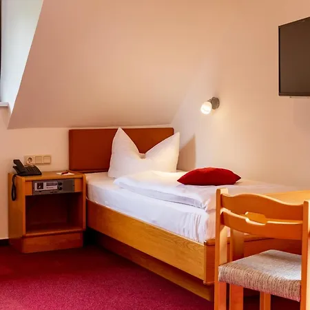 & Restaurant Lengefelder Warte 3*