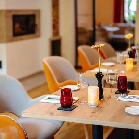 & Restaurant Lengefelder Warte 3*