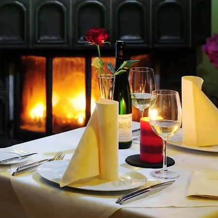 & Restaurant Lengefelder Warte 3*