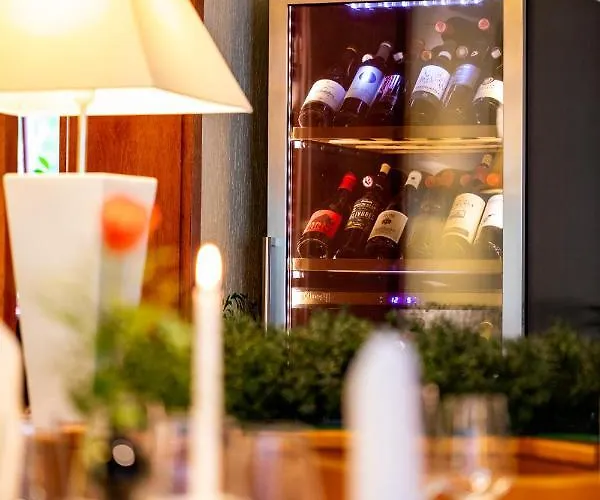 & Restaurant Lengefelder Warte 3*