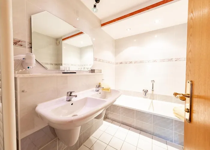 Konukevi & Restaurant Lengefelder Warte 3*