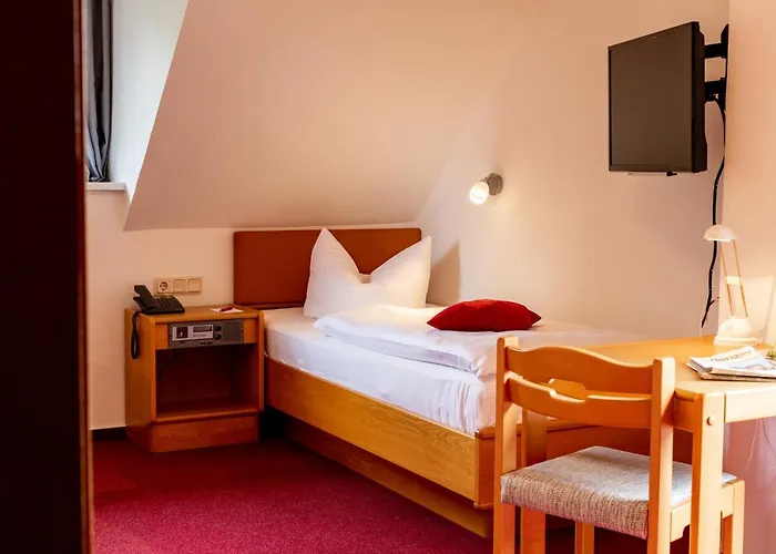 & Restaurant Lengefelder Warte 3*